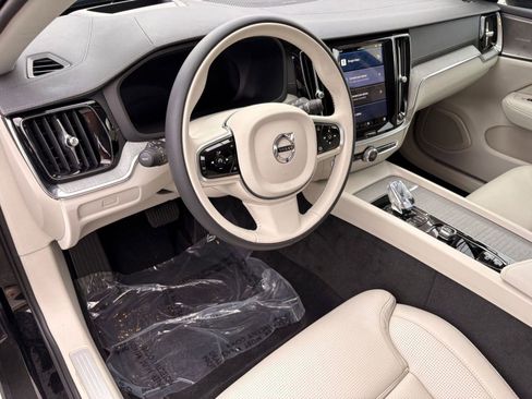 Certified 2025 Volvo V60 B5 Cross Country Ultra w/ Protection Package Premier image 4
