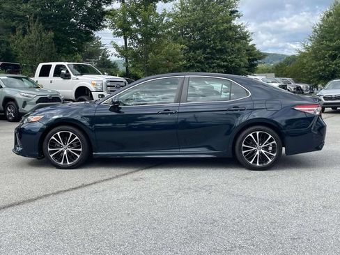 Used 2018 Toyota Camry SE FWD image 2