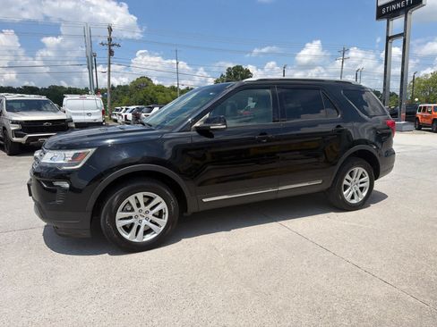 Used 2018 Ford Explorer XLT w/ Equipment Group 202A AWD/4WD image 2