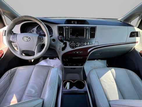 Used 2012 Toyota Sienna XLE w/ Premium Pkg FWD image 7