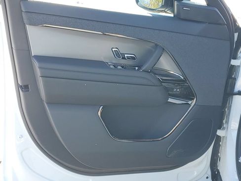 Used 2026 Land Rover Range Rover Sport SE AWD/4WD image 9