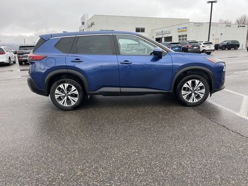 Used 2023 Nissan Rogue SV image 2
