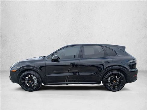 Used 2021 Porsche Cayenne Turbo image 2