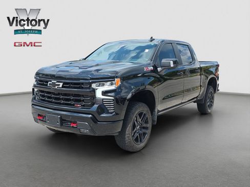Used 2024 Chevrolet Silverado 1500 LT Trail Boss w/ Convenience Package II AWD/4WD image 3