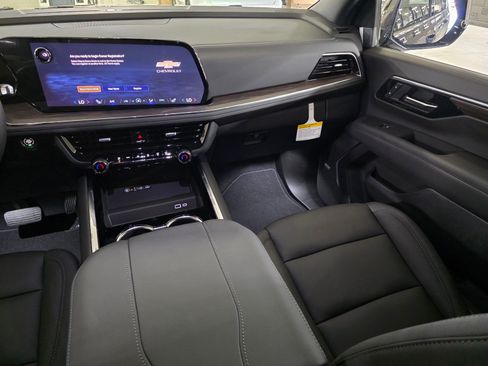 New 2026 Chevrolet Suburban LT image 19