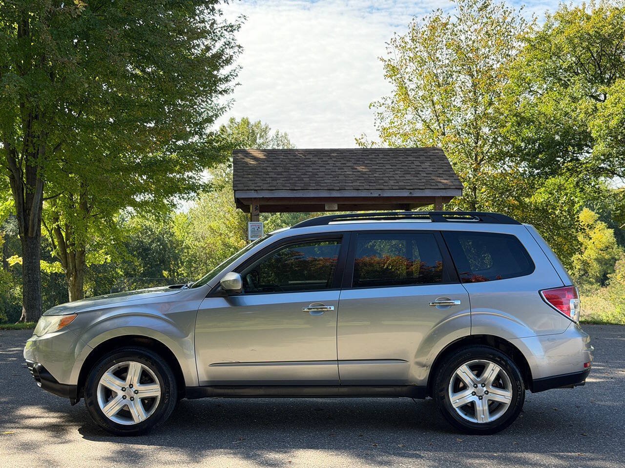 Used 2010 Subaru Forester 2.5X Limited AWD/4WD image 2
