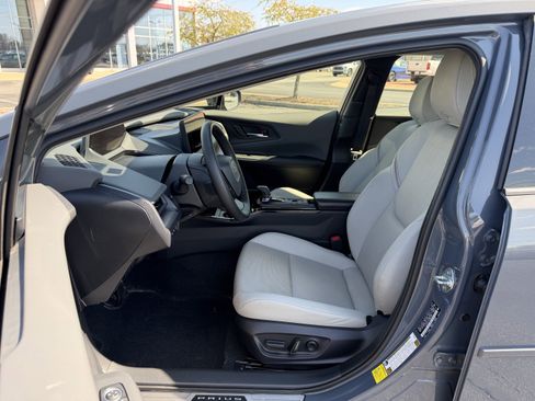 Used 2025 Toyota Prius XLE FWD image 14