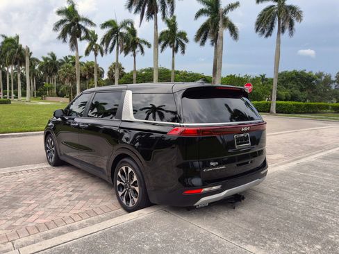 Used 2022 Kia Carnival EX FWD image 18