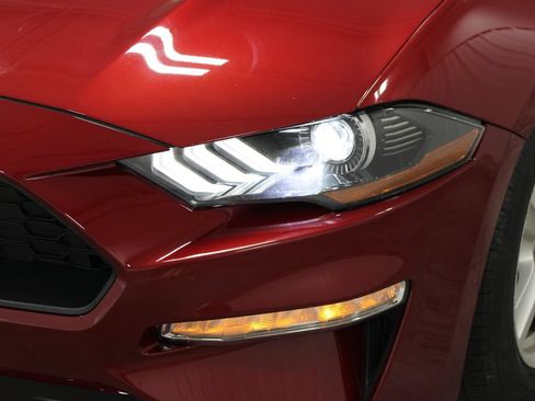 Used 2018 Ford Mustang Coupe RWD image 13