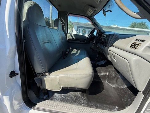Used 2004 Ford F550 4x4 Regular Cab Super Duty image 17