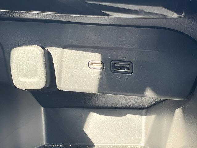 Used 2025 Chevrolet Trax LT FWD image 28