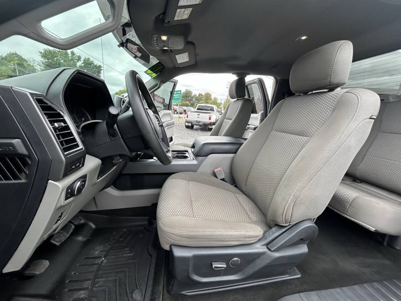 Used 2018 Ford F250 XLT w/ XLT Premium Package AWD/4WD image 17