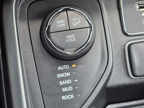 Used 2019 Jeep Compass Trailhawk AWD/4WD image 8