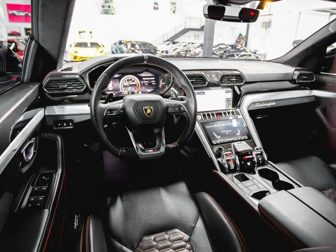 Used 2021 Lamborghini Urus AWD/4WD image 36