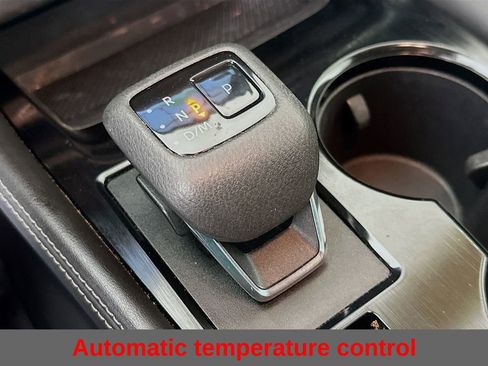 Used 2022 Nissan Rogue SL w/ SL Premium Package image 24