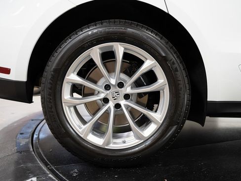 Used 2024 Porsche Macan image 13