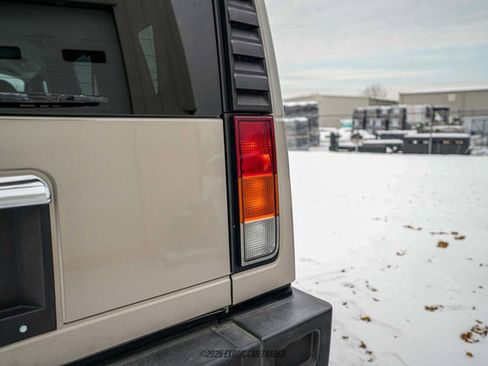 Used 2003 HUMMER H2 w/ Preferred Equipment Group image 91