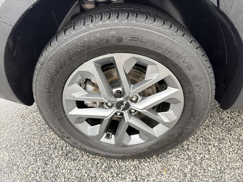 Used 2024 Kia Telluride LX FWD image 28