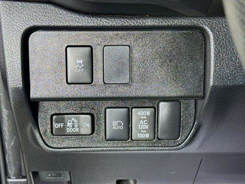 Certified 2021 Toyota Tacoma TRD Off-Road AWD/4WD image 10