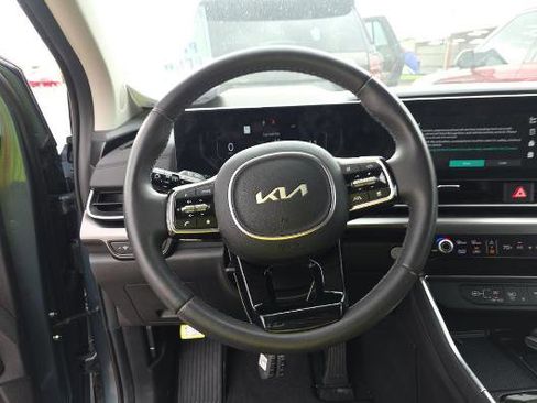Used 2025 Kia Carnival SX Prestige FWD image 9