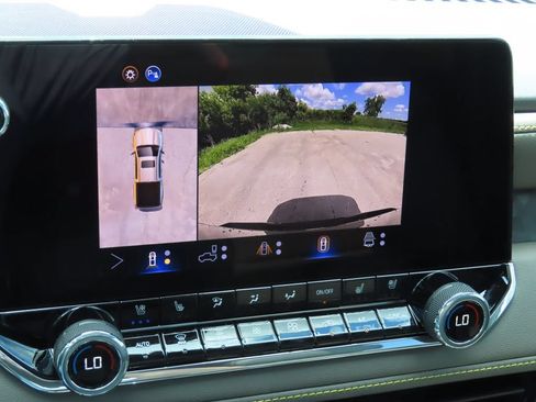 New 2026 Chevrolet Colorado ZR2 w/ Technology Package AWD/4WD image 8