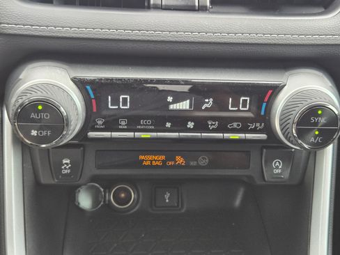 Used 2022 Toyota RAV4 XLE AWD/4WD image 15
