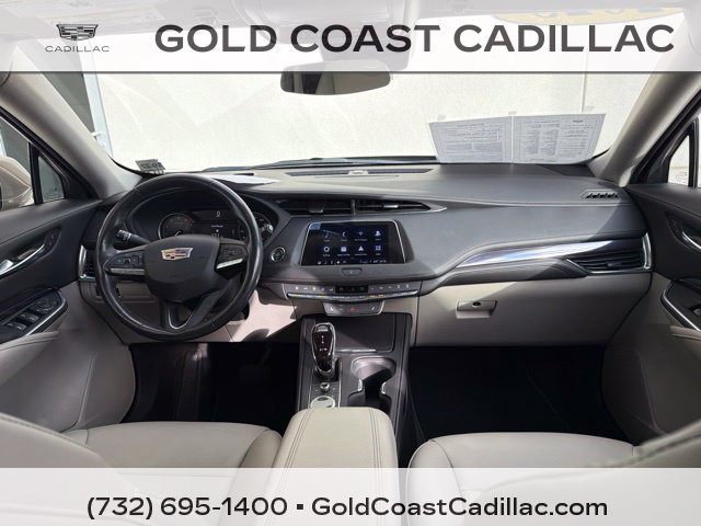 Used 2023 Cadillac XT4 Luxury w/ Cold Weather Package FWD image 10