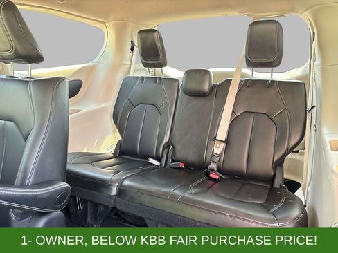 Used 2024 Chrysler Pacifica Limited FWD image 14