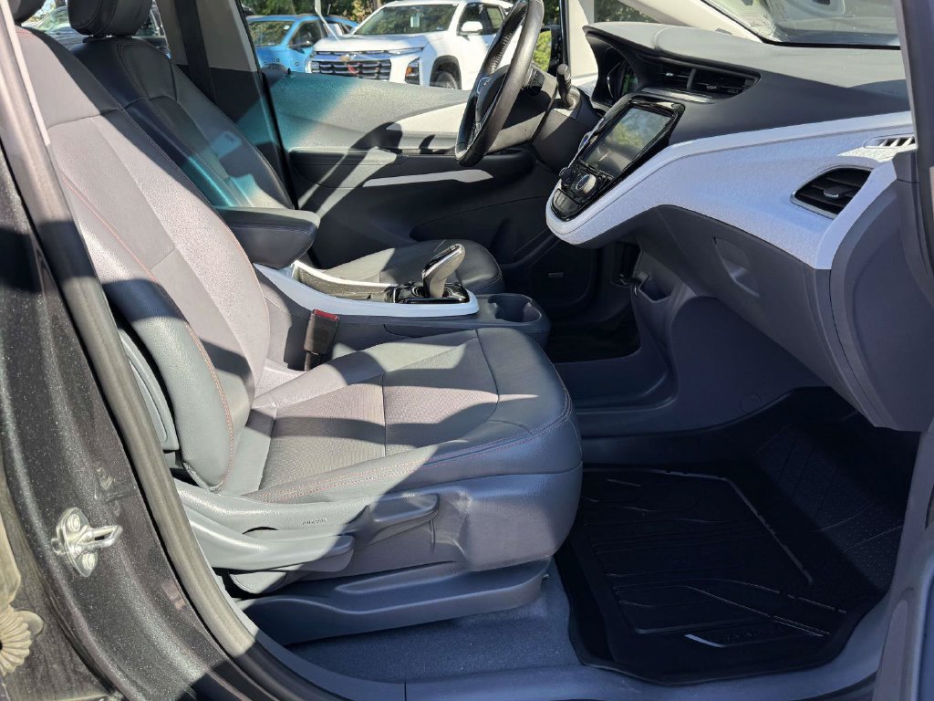 Used 2020 Chevrolet Bolt Premier w/ Infotainment Package FWD image 14