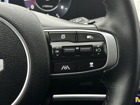 Used 2025 Kia Sportage SX image 31