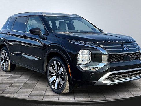 New 2025 Mitsubishi Outlander AWD image 2