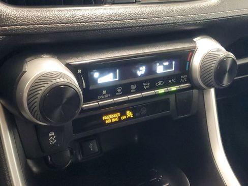 Used 2021 Toyota RAV4 LE image 27