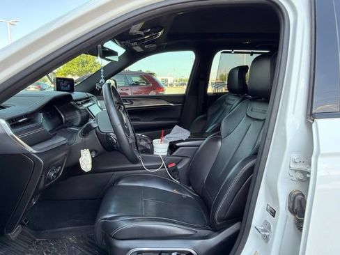 Used 2023 Jeep Grand Cherokee Overland w/ Adv Protech Group III AWD/4WD image 14
