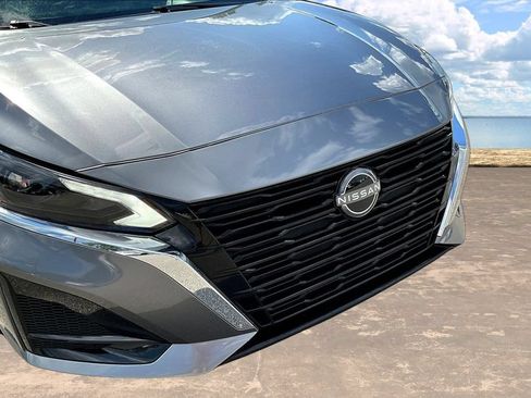 Used 2024 Nissan Altima 2.5 SV FWD image 33