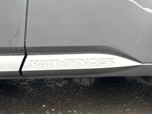 New 2025 Nissan Pathfinder SL image 8