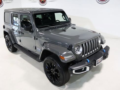 Used 2022 Jeep Wrangler Unlimited Sahara w/ Cold Weather Group image 10