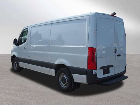 Used 2025 Mercedes-Benz Sprinter 2500 image 5