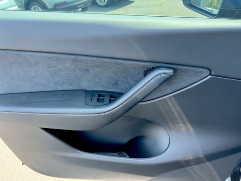 Used 2022 Tesla Model Y Long Range AWD/4WD image 18