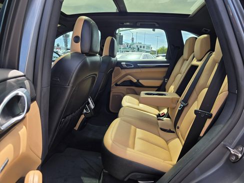 Used 2018 Porsche Cayenne AWD/4WD image 16