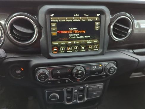 Used 2019 Jeep Wrangler Unlimited Sahara AWD/4WD image 7