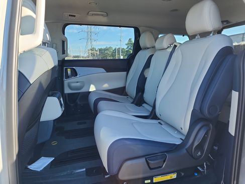 New 2026 Kia Carnival EX image 6