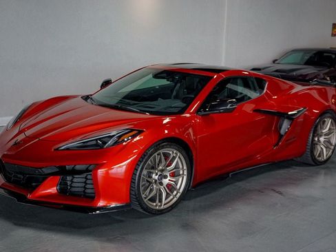Used 2025 Chevrolet Corvette Z06 w/ Stealth Interior Trim Package RWD image 5