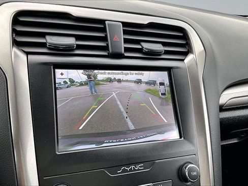 Used 2019 Ford Fusion SE FWD image 21