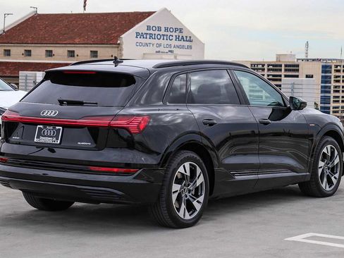 Used 2023 Audi e-tron Premium w/ Convenience Plus Package image 4