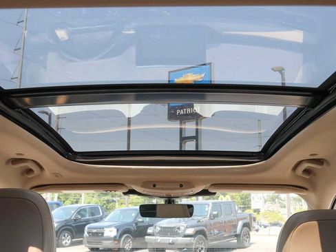 Used 2022 Lincoln Nautilus Reserve AWD/4WD image 11