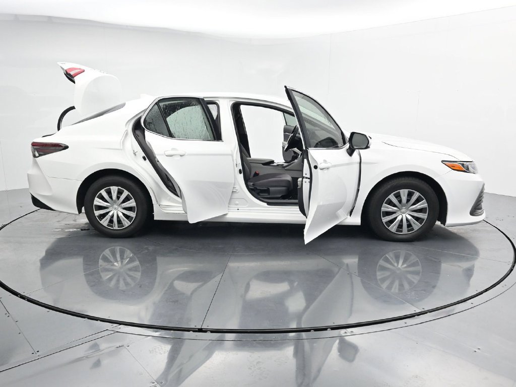 Used 2022 Toyota Camry LE FWD image 27