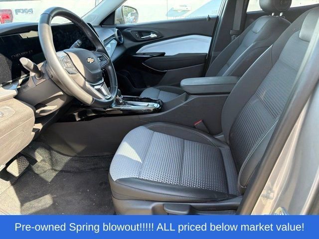 Used 2024 Chevrolet Trax LT w/ Sunroof Package FWD image 19