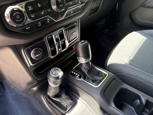 Used 2024 Jeep Wrangler Unlimited Sahara AWD/4WD image 30
