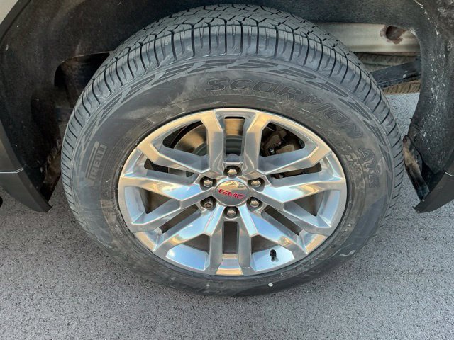 Used 2019 GMC Sierra 1500 SLT w/ SLT Premium Plus Package AWD/4WD image 16