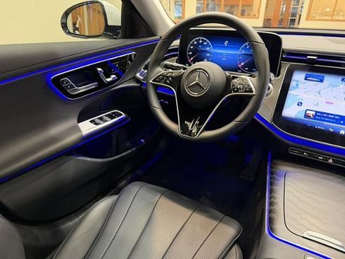 Used 2025 Mercedes-Benz E 350 Sedan image 10